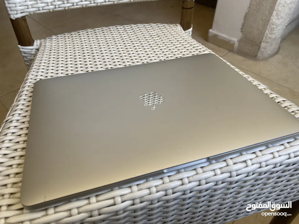 ماك بوك برو 2019 شاشة 13.3 انش مستعمل اخو الجديد رام 8 هاردسك 128 بسعر حرق في شحوط ع ضهر الجهاز