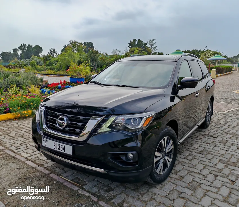 NISSAN PATHFINDER SL 2017 FULL OPTION PANORAMIC ROOF