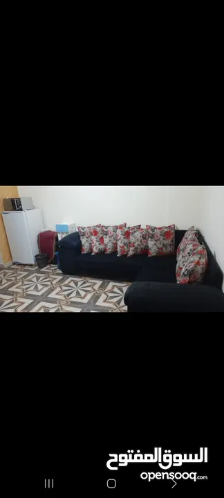 شقة استثماريه سكنية ارضية مميزة مقسمة إلى استديوهات على شارع الجامعة الأردنية مباشرة بسعر مغري
