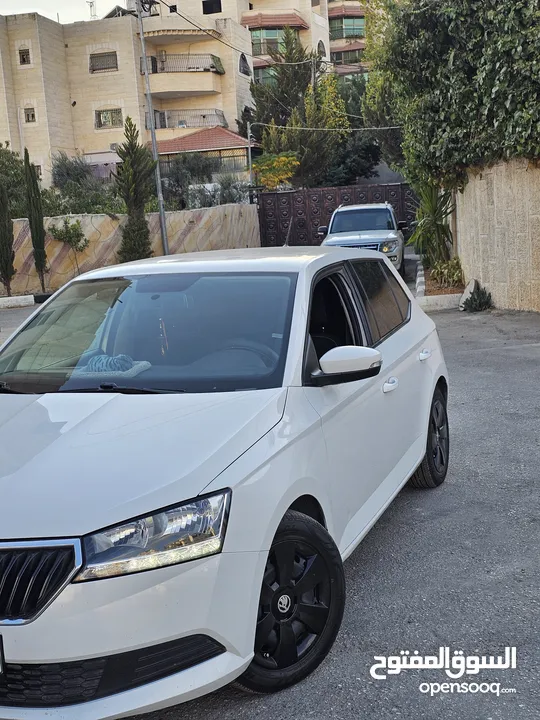 سكودا فابيا ترخيص تامين لا شهر 4  السياره اقتصاديه جدا عدداد قليل لا صيانه  كوشوك جديد من شهر مركب