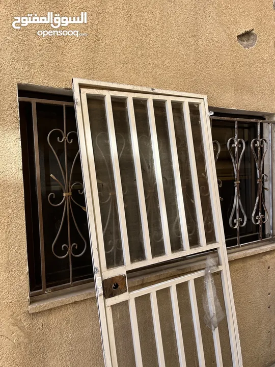 باب حديد خارجي