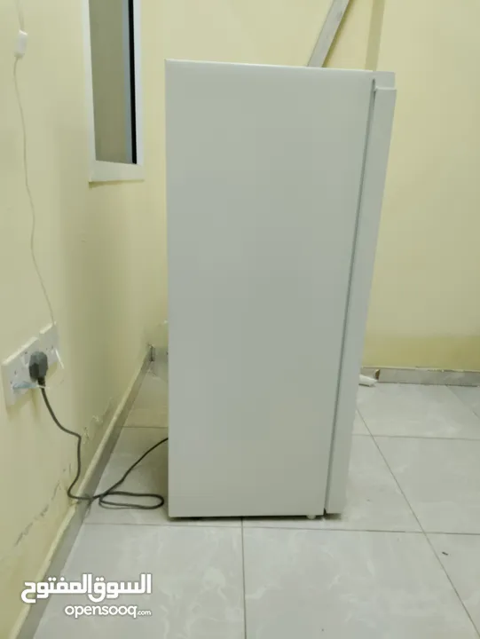 Oscar Refrigerator, Model ORF 200 DF HW