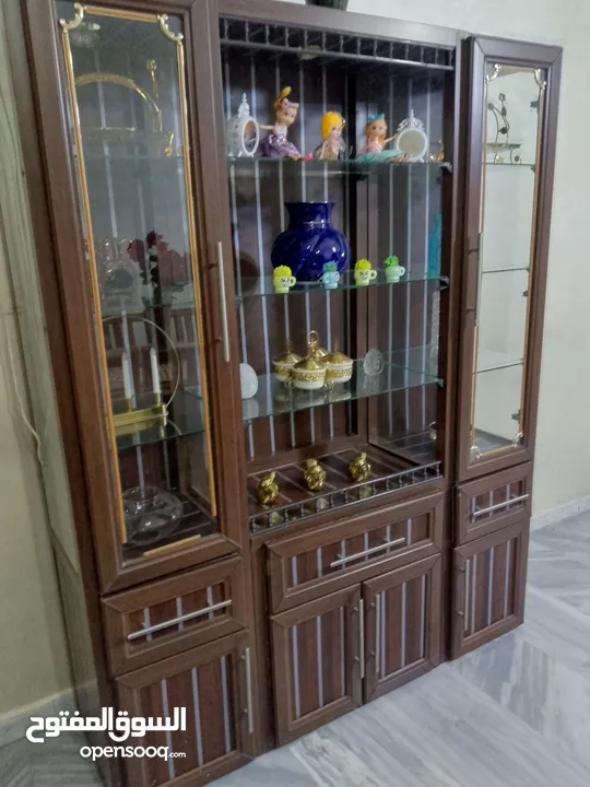 بوفيه للبيع.