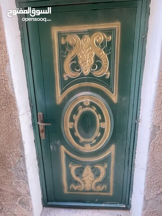 عمارة خمس شقق ومخزنين للبيع بسعر مغري
