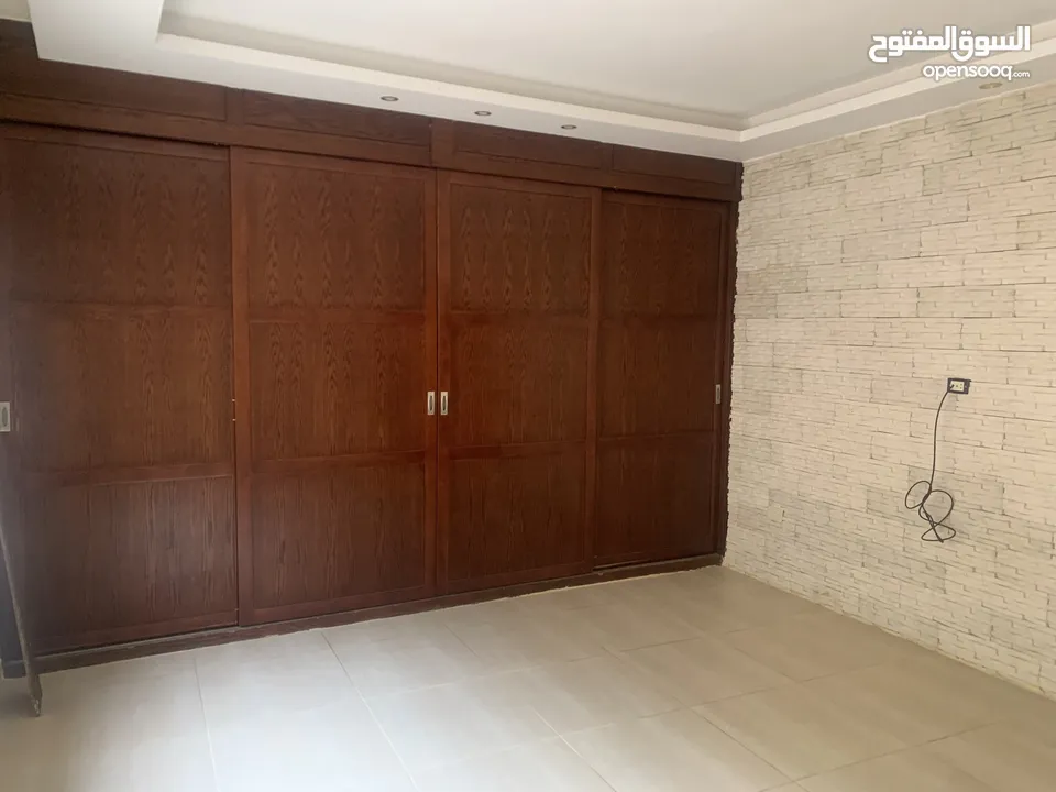 شقة للاجار خلف الجامعه الاردنيه قريبه من جامعة الاميره سميه