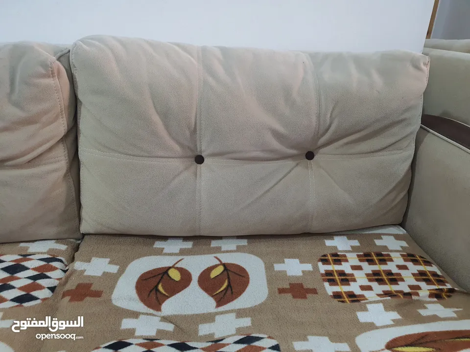 طقم كنب 7 مقاعد فاخر بحالة ممتازة خشب زان