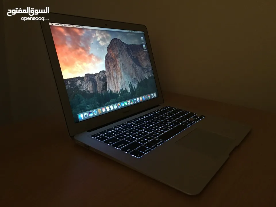 للبيع او البدل Macbook air ماك بوك اير 2015 بحالة الوكالة مع الكرتونة و كامل الملحقات