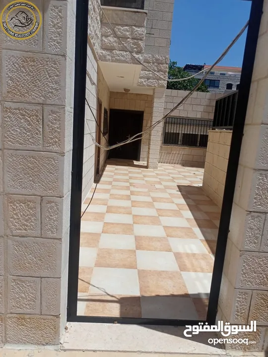شقة مميزة للبيع في عبدون الشمالي  - خلف المركز العربي 225م مع حديقة وترسات 210م بسعر مغري