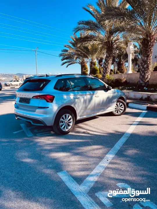 سياره سكودا كميك للبيع لون رمادي