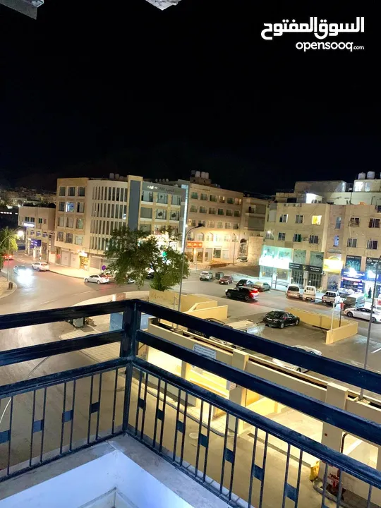 فندق للبيع ( خلو ) وليس عقار البيع يشمل ( اثاث ورخصه الفندق فقط )