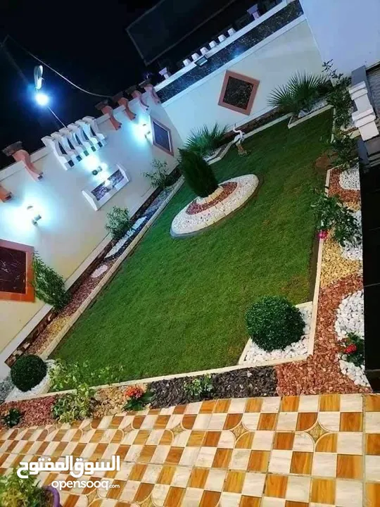 الحديقه والمنزل جميع انواع الاشجار المثمرة والأشجار الحرجيه ونباتات الزينة