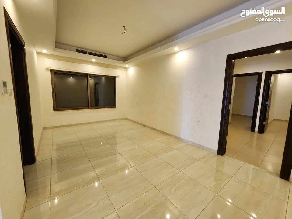 شقة فارغة للبيع في دير غبار ref : 14244