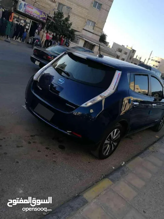 نيسان ليف للبيع