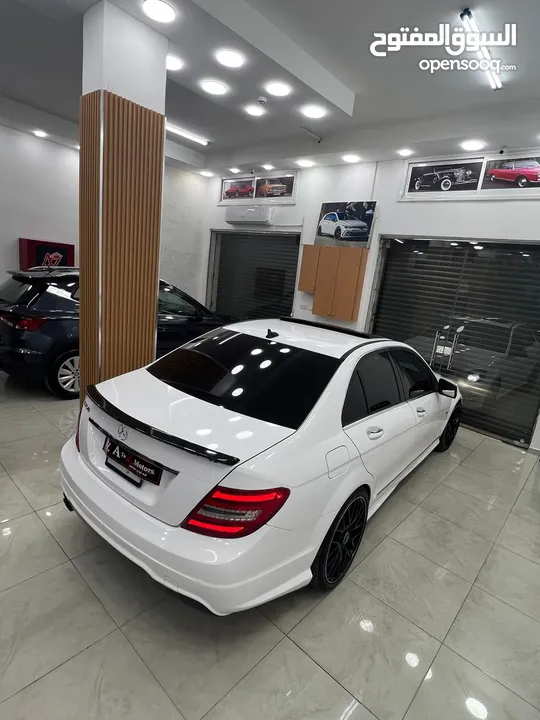 للبيع بسعر حرق كاش او نص بنص مرسيدس C250 فل الفل فتحه سقف كراسي كهرباء برادي خلفيه لدات اماميه وخلفي