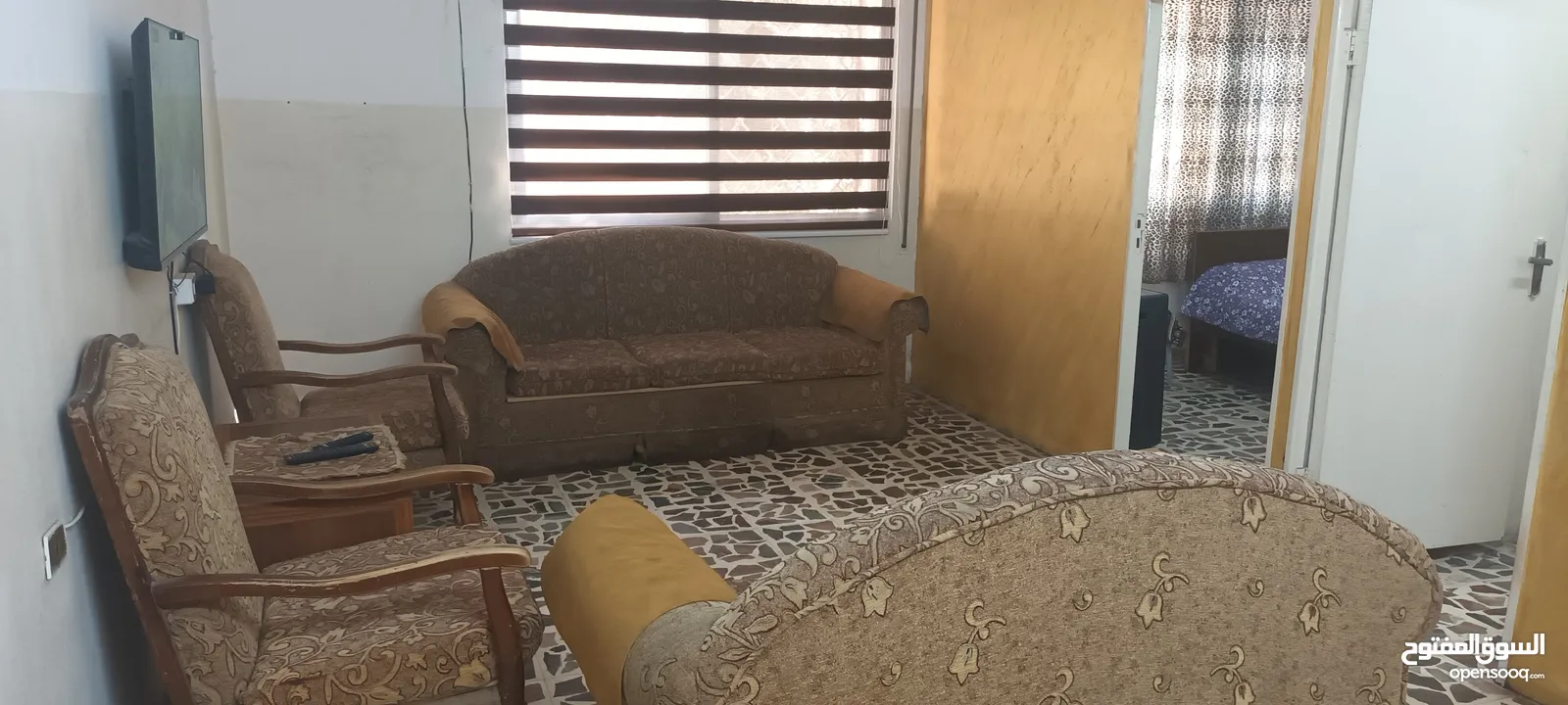 شقة مفروشة أرضية مكيفة للايجار من المالك جبل الحسين قرب دوار الداخلية ومشفى الأمل