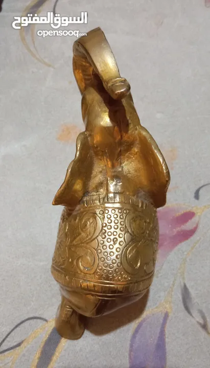 فيل نحاس منقوش