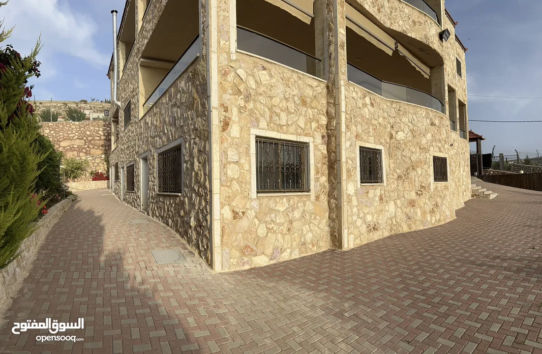 مزرعة و فيلا فاخرة تبعد عن شارع الاردن باقل من 10 دقائق.