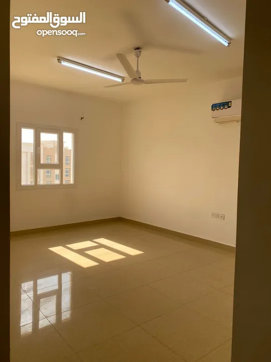 مكاتب للإيجار في شارع 18 نوفمبر موقع ممتاز  Office For Rent