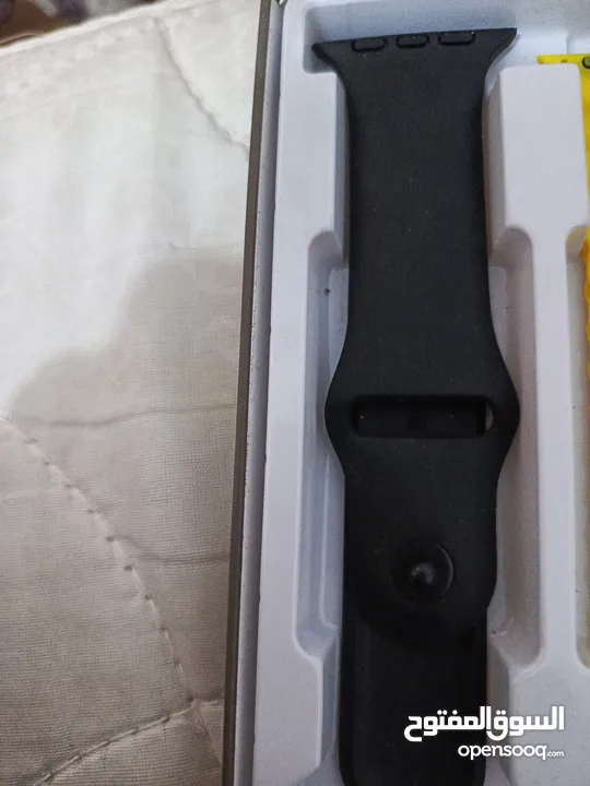 ساعه smart watch (c60 Ultra 3) مع كرتونتها و شاحنها و كساكتها مشحونه فقط 10 مرات الساعه كأنها جديده