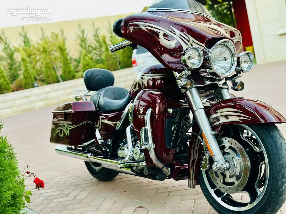 هارلي ديفيدسون STREET GLIDE بحالة الشركة بأقل سعر بالسوق وعداد قليل جدا