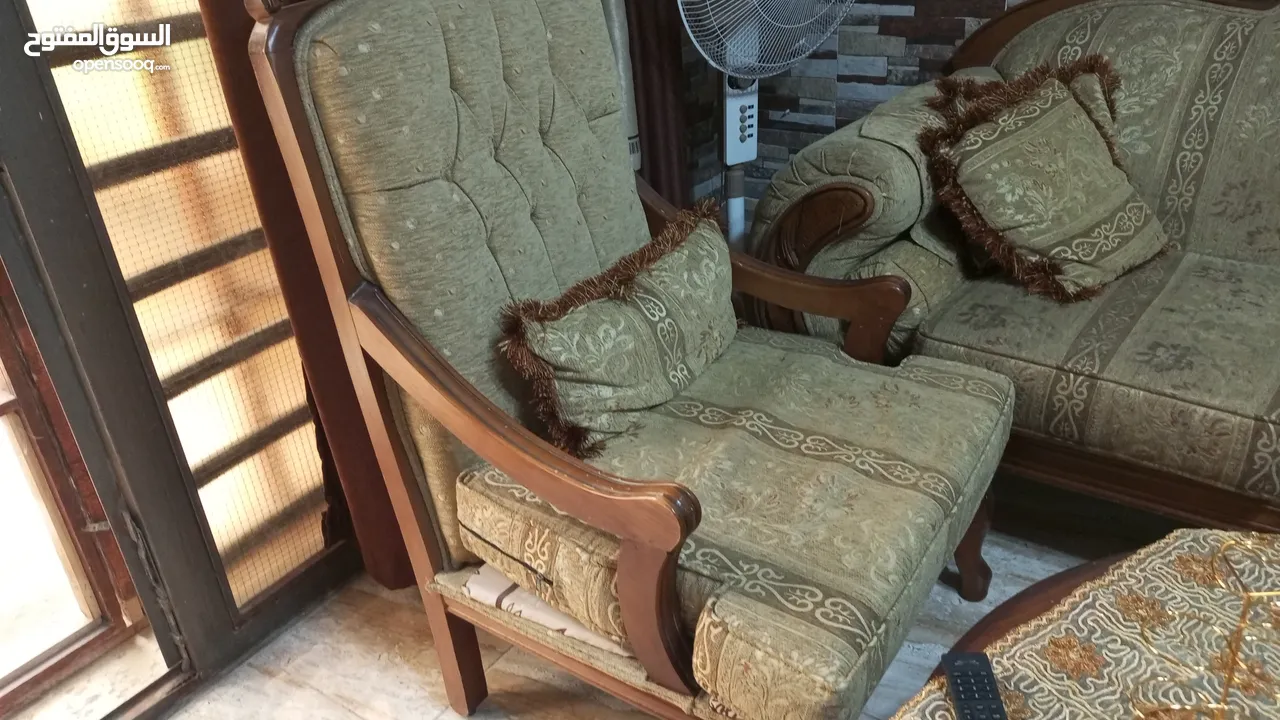 طقم كنبايات و طاولات للبيع