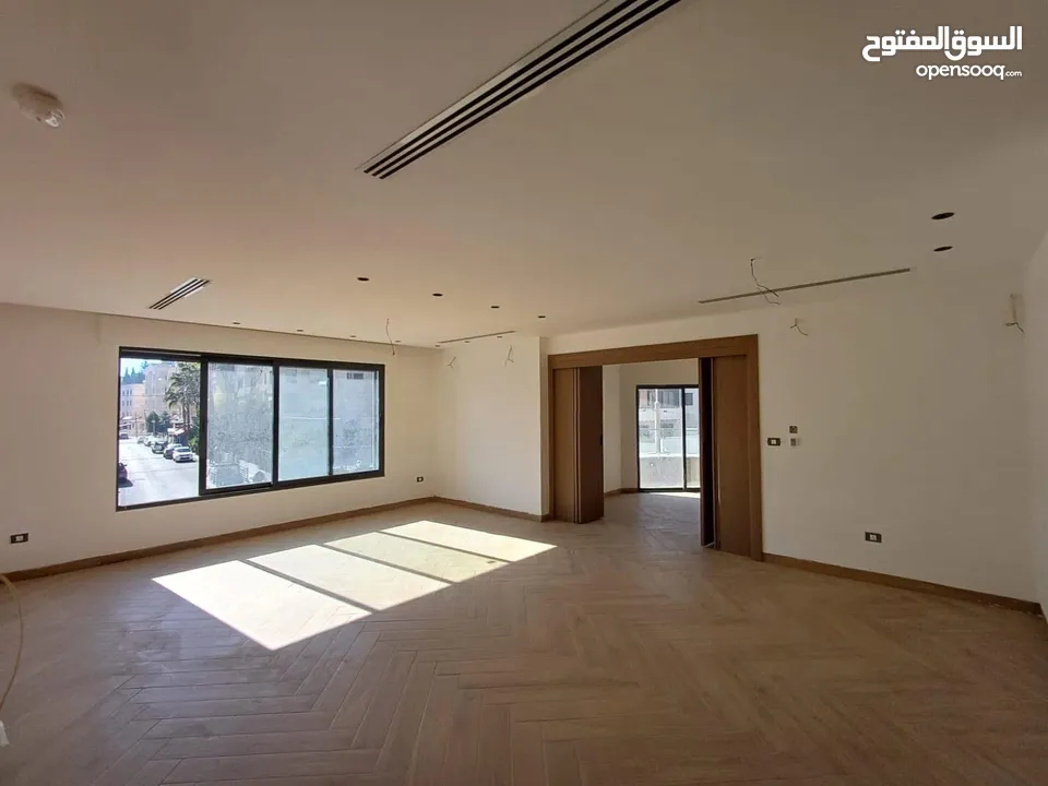 شقة فاخرة لم تسكن بعد