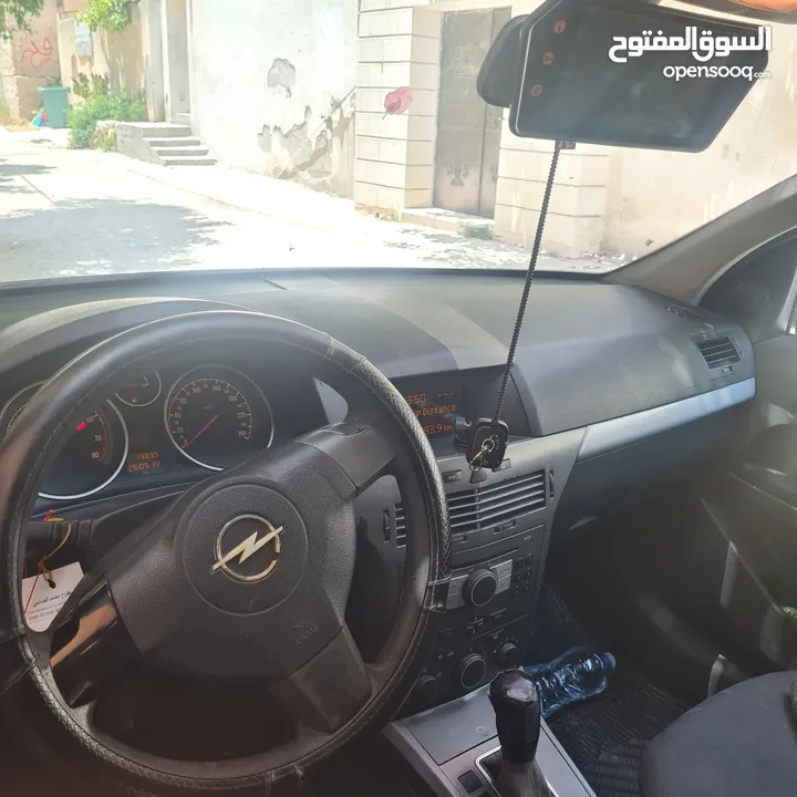 اوبل استرا 2006 للبيع