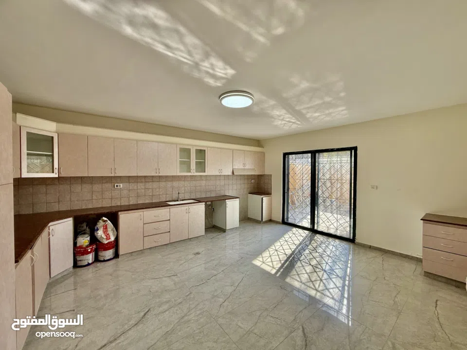 تأجير شقة طابقية بمساحة 340 م2 في منطقة حيوية في الماصيون (للمؤسسات فقط)