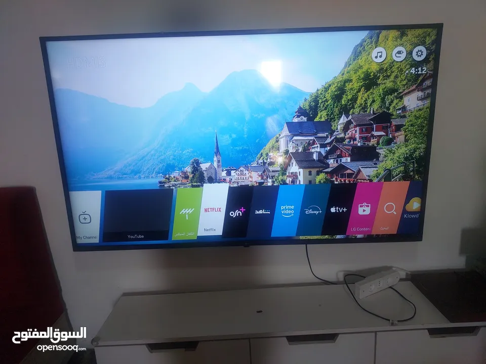 للبيع شاشه LG حجم 65 فل سمارت احدث موديل 4K رسيفر داخلي شاشه استخدام ثمانيه اشهر مع جميع اغراضها