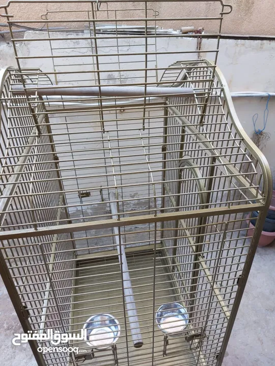 قفص ببغاء كبير يتسع لأكثر من طير مستعمل نظيف