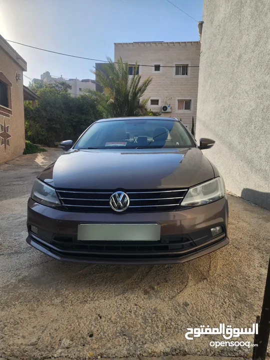 جتا 2015 فل إضافات مع فتحة سقف. السيارة موجودة برام الله. سعر حرق.