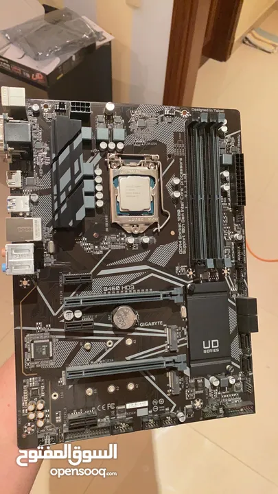 Motherboard - Gigabyte B460 HD3  مع معالج Intel i5 10400  بسعر ممتاز