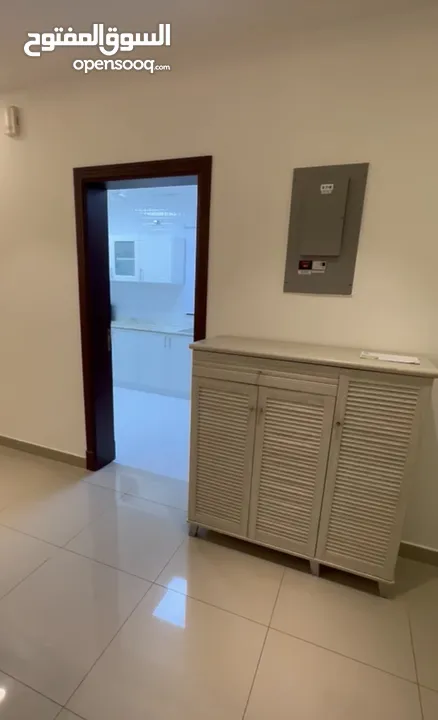 شقه للايجار في موقع ممتاز في وسط بوشر قريبه من رمال بوشر. Apartment for rent in Bausher