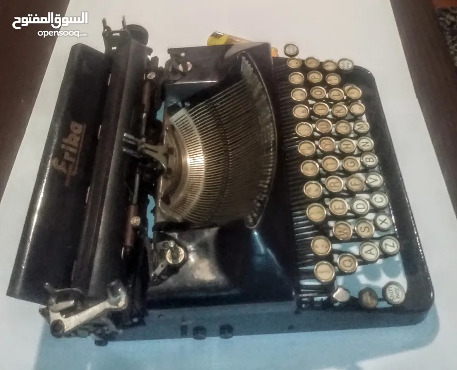 3 آلات طابعة يدوية وواحدة كهرباء . الاسعار والتفاصيل في الوصف.