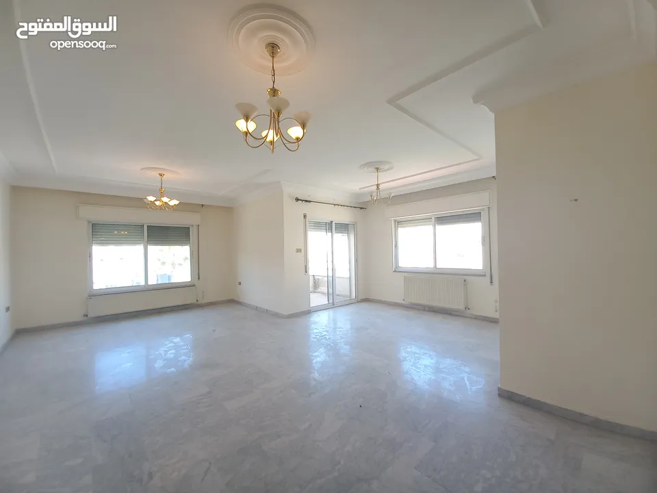 شقة غير مفروشة للايجار في عبدون  ( Property 32072 ) سنوي فقط