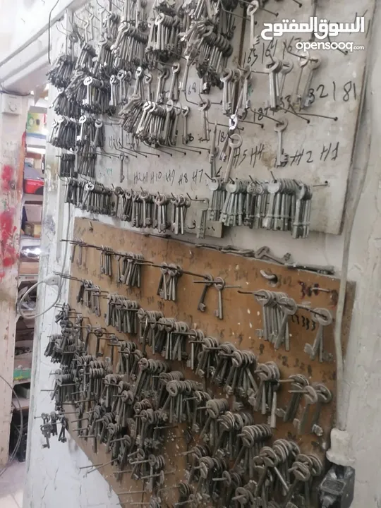 محتويات محل مواد بناء