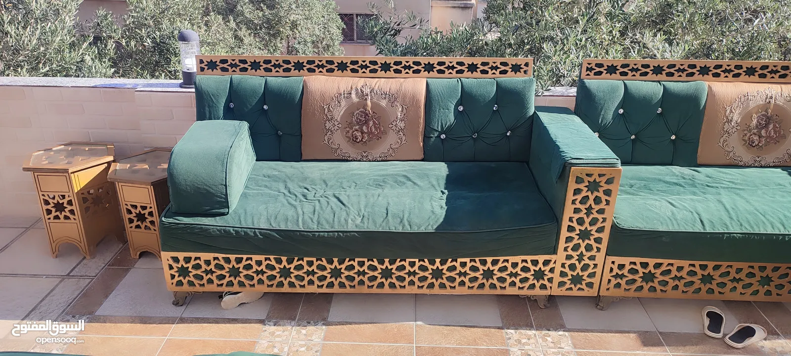 غرفه نوم مستعمله مع بردايه وقطعه موكيت شاقي و طقم مجلس مستعمل لون اخضر