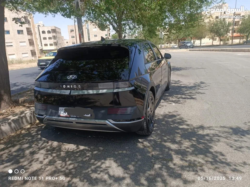 سياره موديل 2022 ايونك 5 كهربائيه لون اسود ميتاليك دفع رباعي اكبر بطاريه تمشي فوق 550 كيلو سبعه جيد