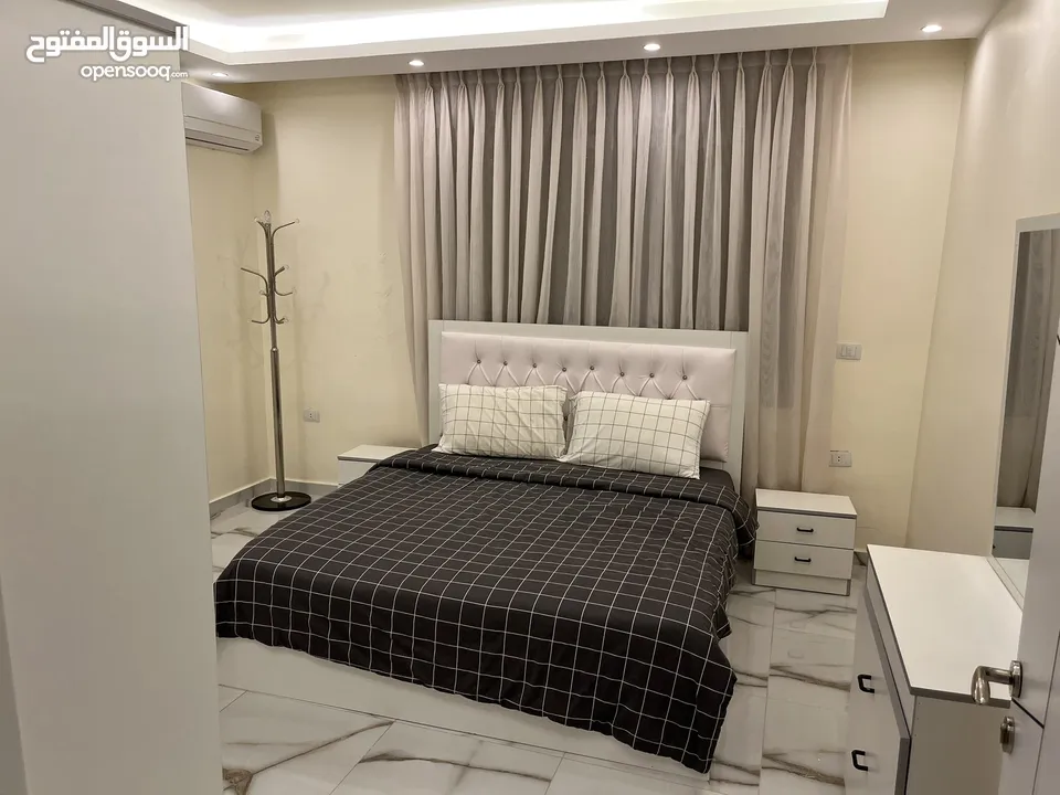 شقة سكنية طابق آخير ( الروف / شقتين )   للبيع في أجمل مواقع إربد