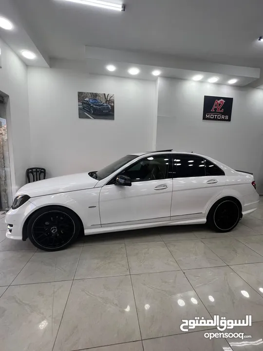 للبيع بسعر حرق كاش او نص بنص  مرسيدس C250 فل الفل فتحه سقف كراسي كهرباء بصمه ابواب وبصمه تشغيل.