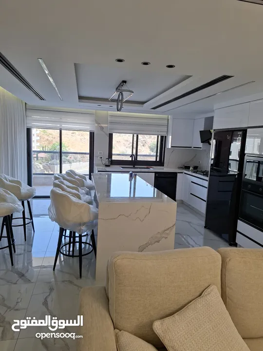 الشقة سوبر دولكس لم تسكن من قبل فرش جديد مع المالك مباشرة