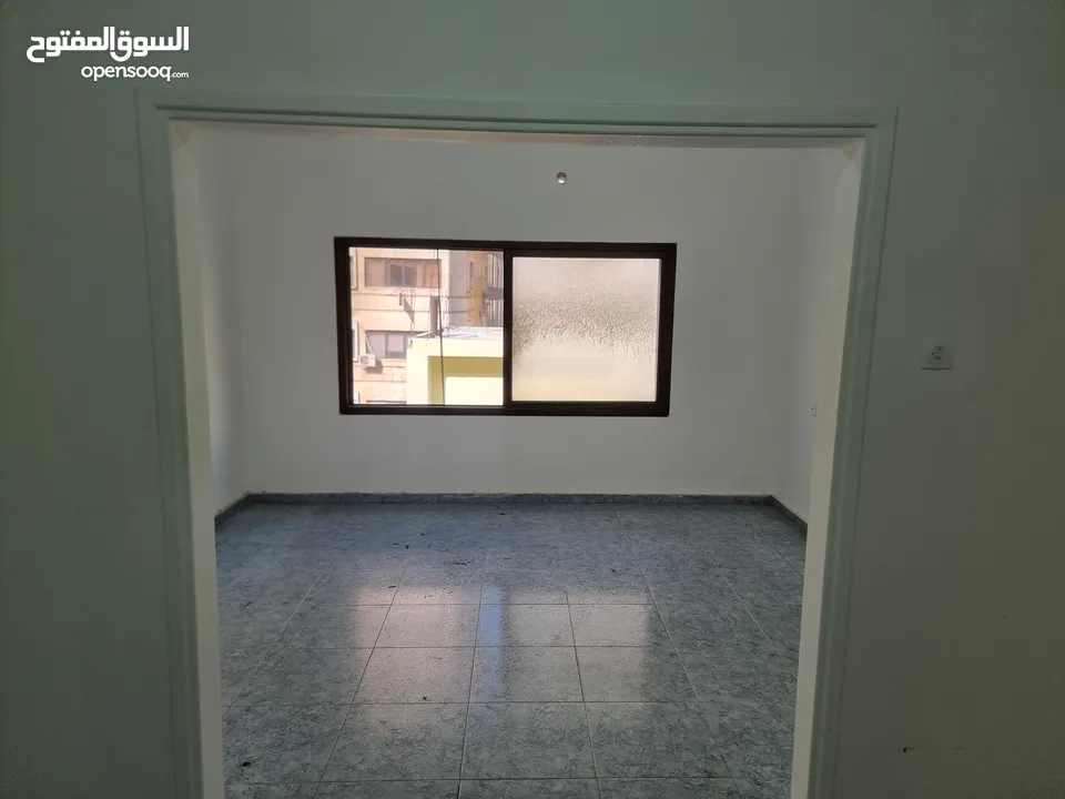 مكتب بالخلو او مخزن