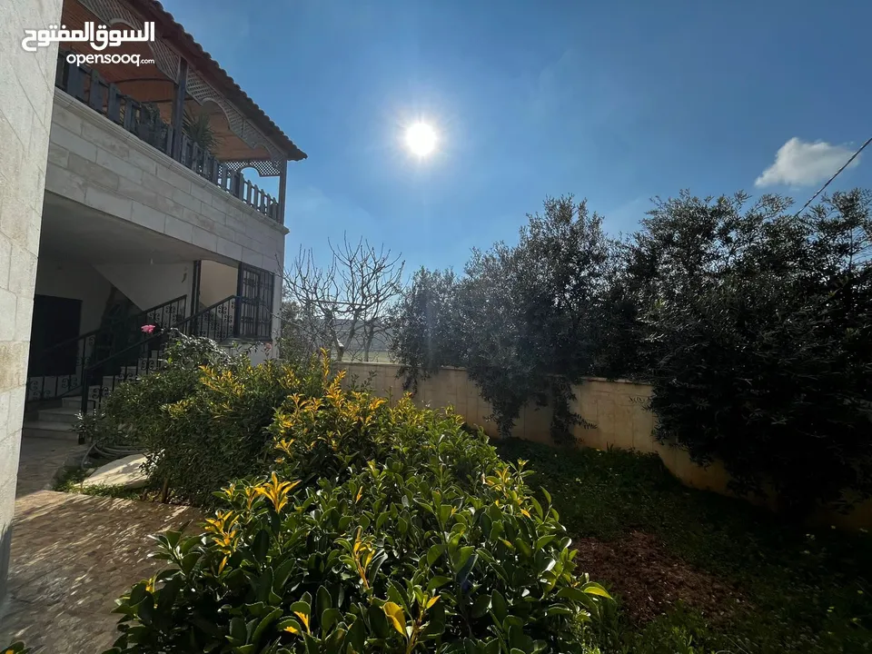 فيــلا مميزة للبيع –  طريق المطار  - خلف مدارس الشويفات