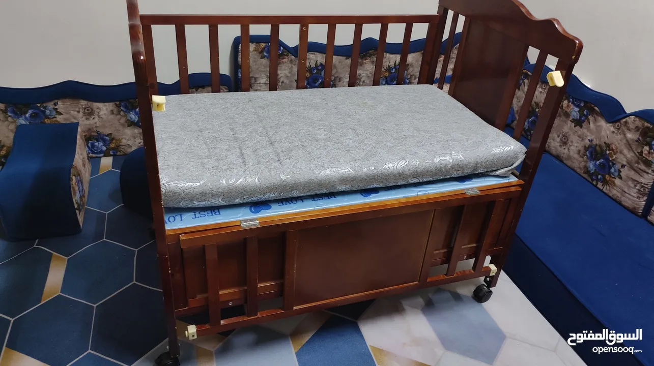 سرير اطفال خشب