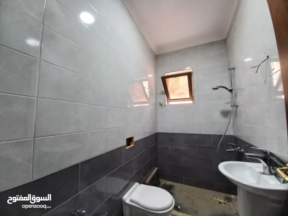 شقة غير مفروشة للإيجار 200م2 ( Property 19139 )-175072741