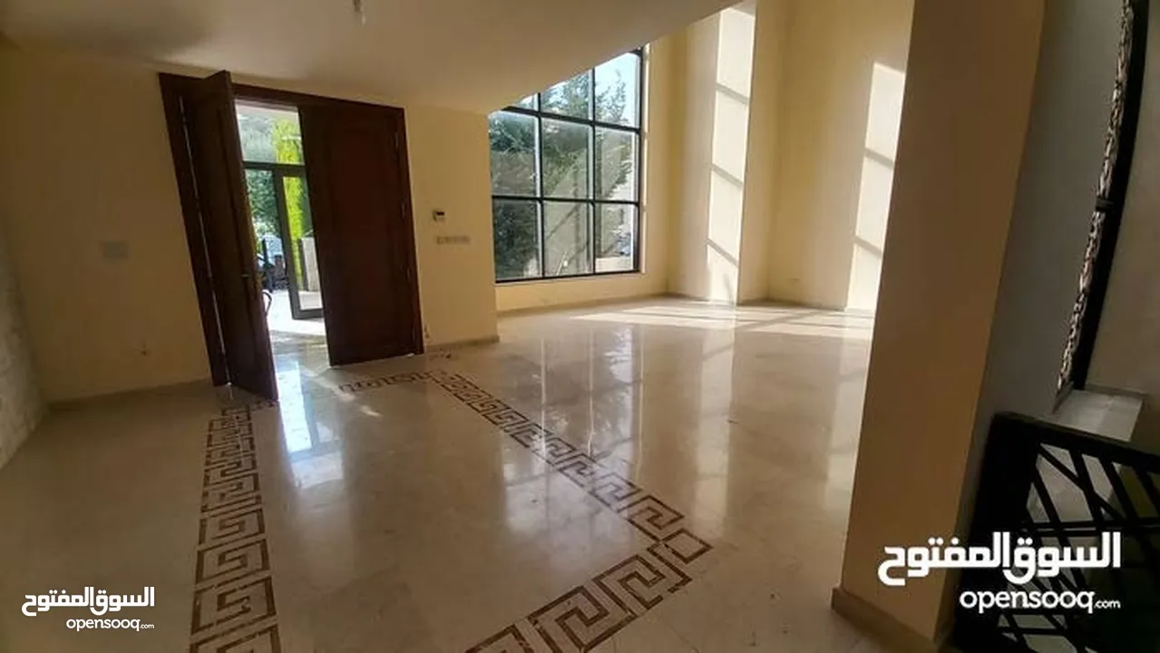 فيلا مستقله فارغه للايجار+ تشطيبات فاخره سوبر ديلوكس مسبح + مصعد + 4 طوابق