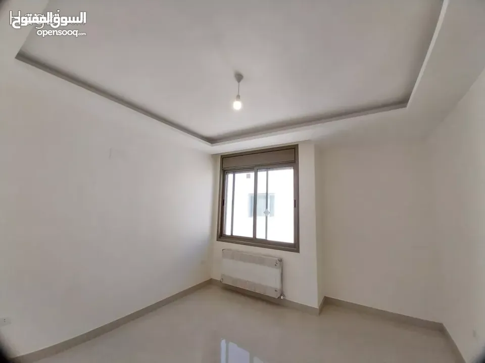 شقة طابق ثالث مع روف بمساحة 205  متر للبيع في منطقة ام السماق ( الرواب... ( Property ID : 30722 )