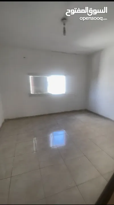 يوجد شقتين للايجار في نعلين وسط البلد بجانب ريو كافيه