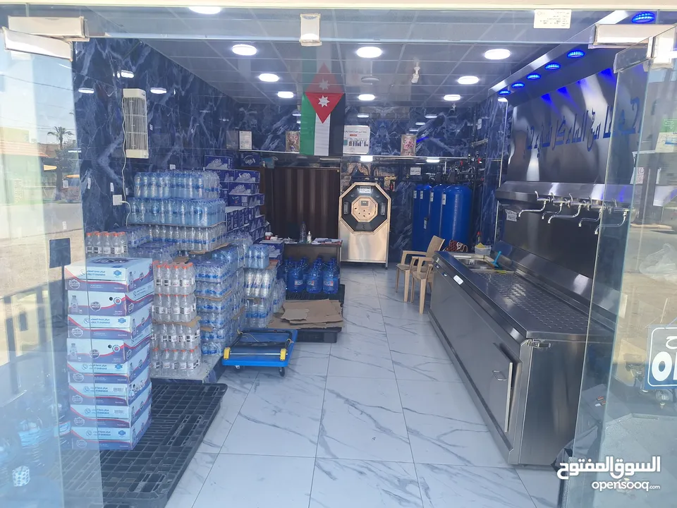 محطة مياه للبيع  ، مع الحافظة .