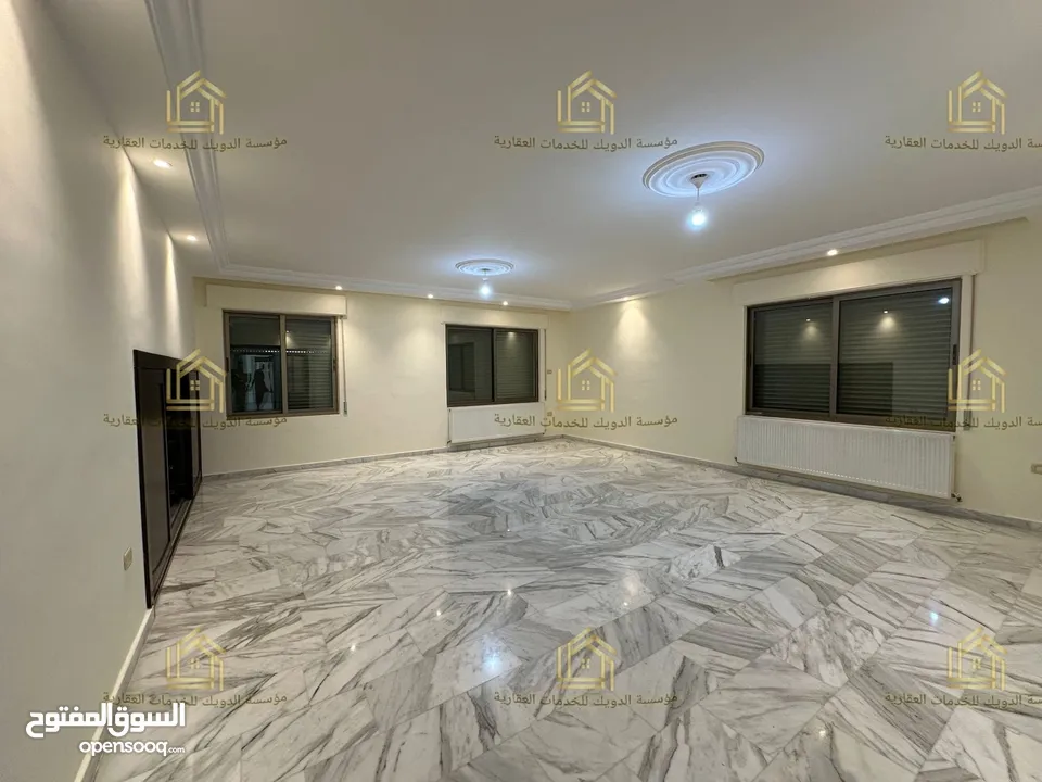 شقة فارغة - دير غبار - 4نوم 2ماستر - 240م